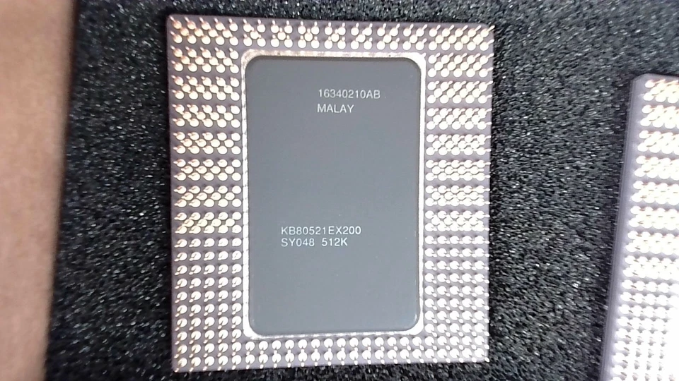 Intel Pentium Pro Socket 8 CPU 200MHZ 512K CACHE SY048 	KB80521EX200 512K - Image 2 of 2