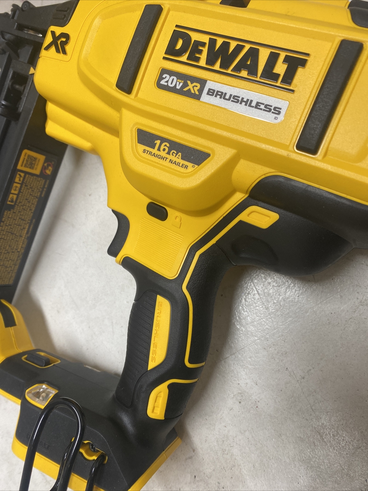 Dewalt DCN662B 20V MAX XR Cordless 16Gauge Straight Finish Nailer