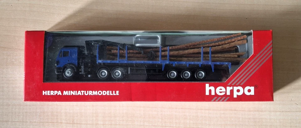 Herpa 143356 MB SK88 6X4 semirimorchio trasporto legna con gru blu 1:87 OVP - Immagine 3 di 3
