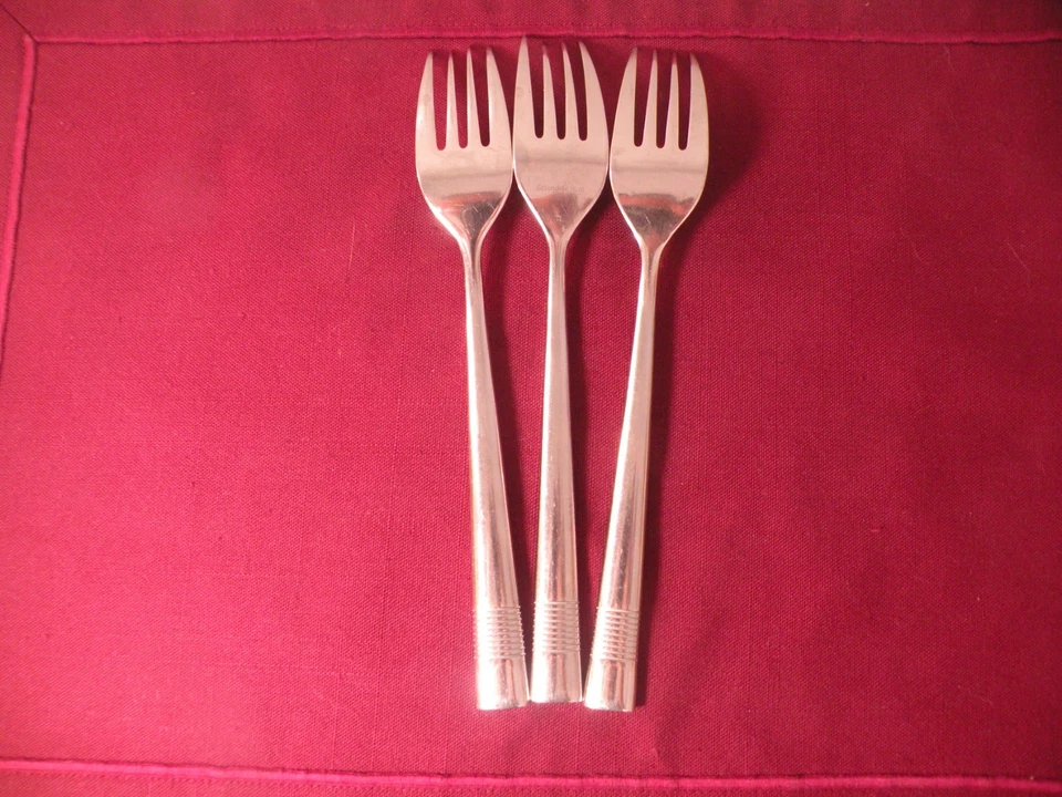 3 Dinner Foks Crate & Barrel Splendide Toronto Stainless Flatware Bands 8 1/8" - Image 4 of 4