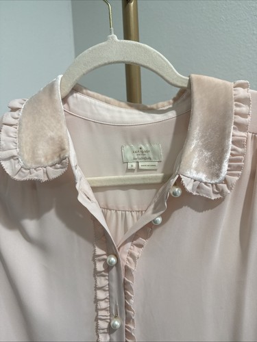 Kate Spade Perlen Knopf Bluse Samt Peter Pan Kragen Langarm Rosa Größe 8 - Bild 2 von 7