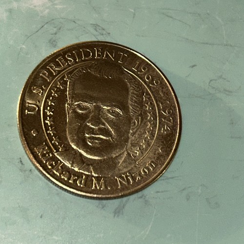 Richard M Nixon US President Sunoco Presidential Goldtone Metal Coin 2000 #6 - Picture 2 of 3