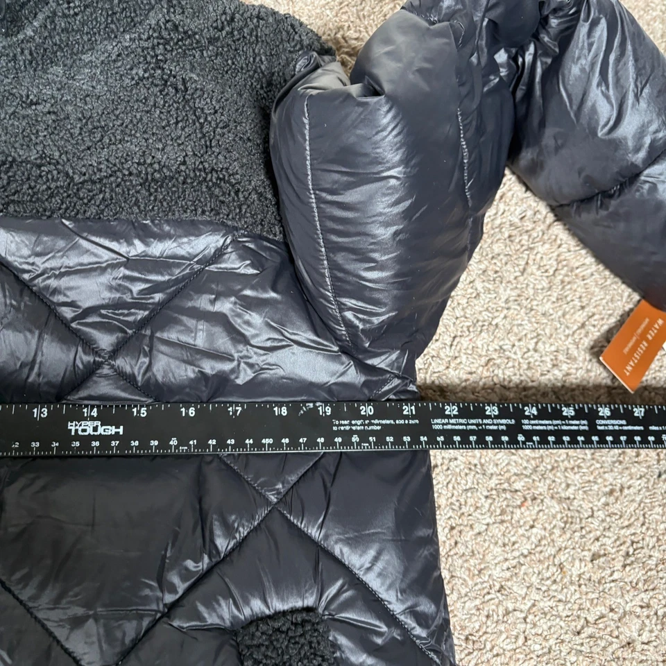 Chaqueta con capucha acolchada resistente al agua negra Koolaburra by UGG Foto 3 de 4