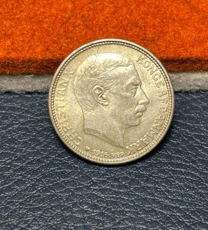 (#102477) Denmark: 1916 Denmark 1 Krone KM# 819  Unc, toning, die crack (video!)