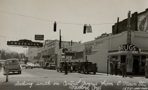Vintage RPPC Medford Oregon Craterian Theatre Central Ave Street View