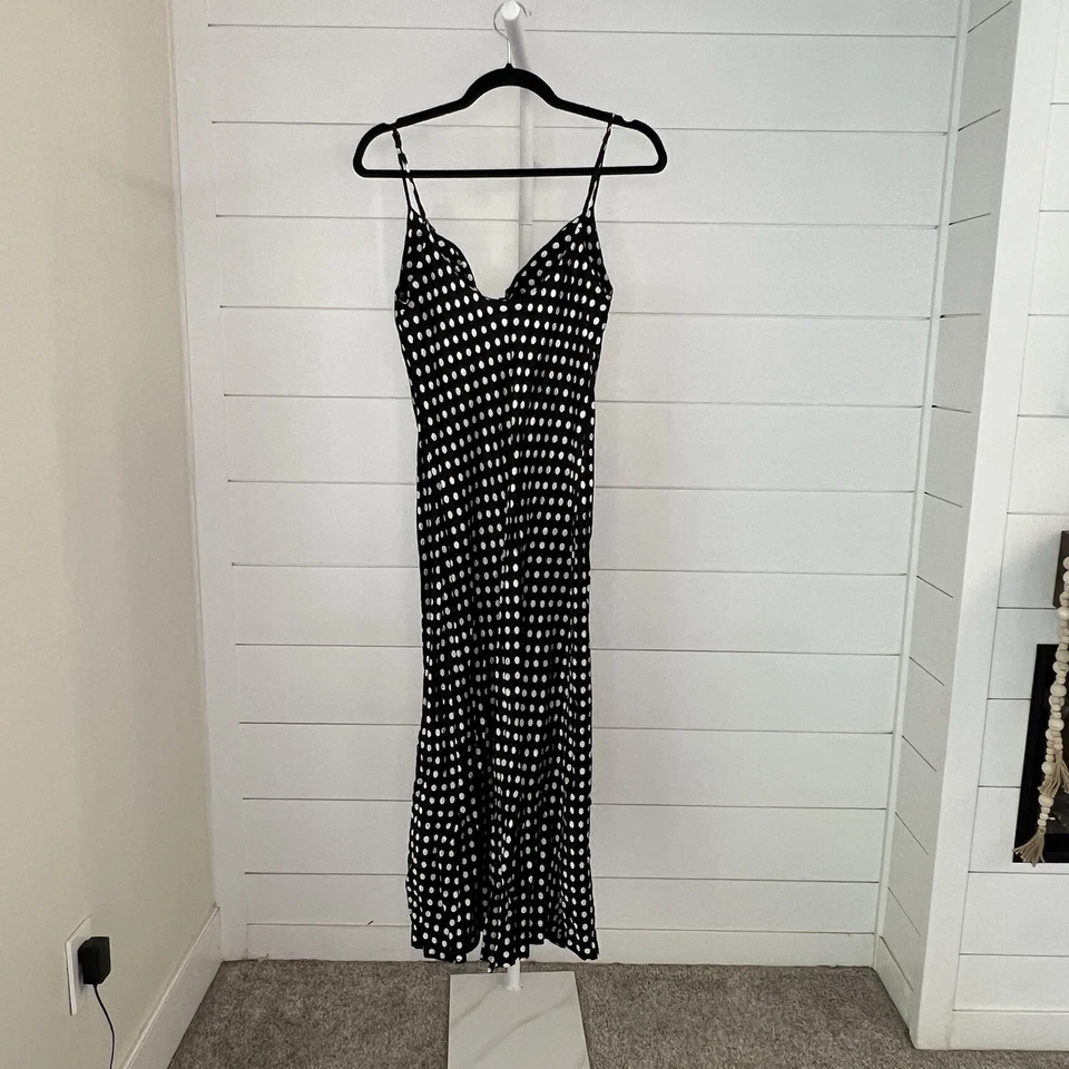 Vestido Zara Midi Cami Preto Branco Bolinhas Decote Capuz, Tamanho P, Médio - Imagem 2 de 4
