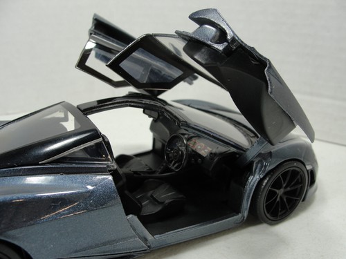 McLaren 720 S in 1/24 Scale Diecast by Jada - Picture 4 of 8