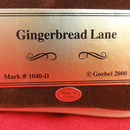 HUMMELSCAPES Goebel "GINGERBREAD LANE" #1040-D Figurine "For Me"-"Sweet Treats" - Picture 7 of 7