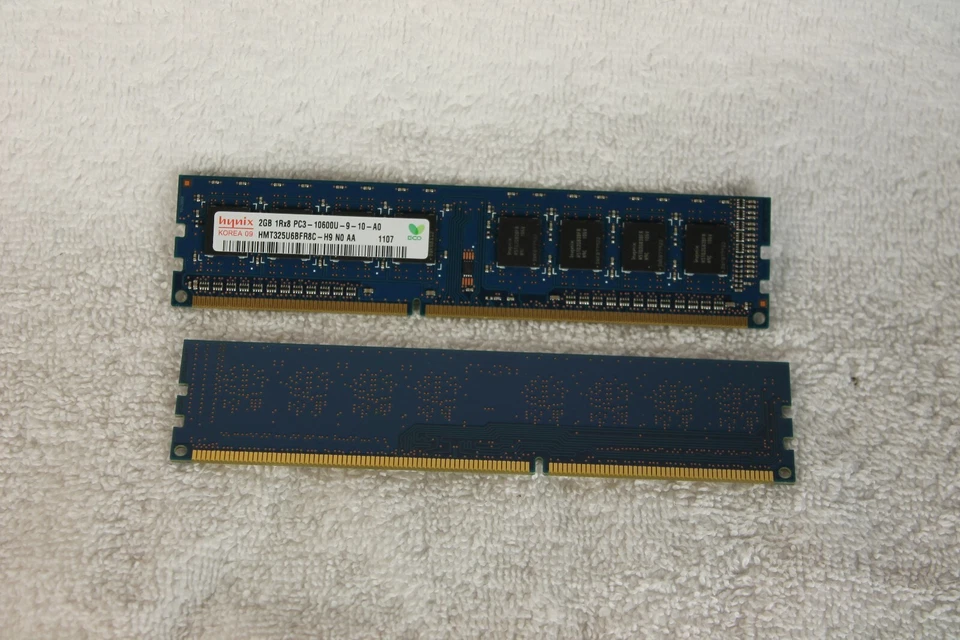 Hynix 4GB (2X2GB) PC3 SDRAM memory, 1333/10600, HMT325U6BFR8C - Image 2 of 2
