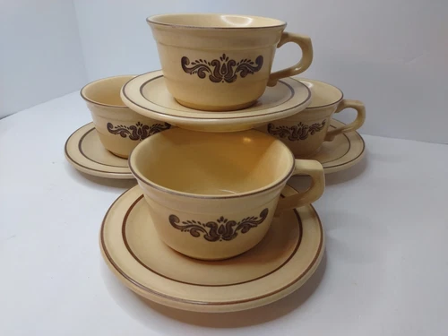 Vintage Pfaltzgraff Village Pattern Set Of 4 Tea Coffee Mugs 6-1 w/ Saucers 