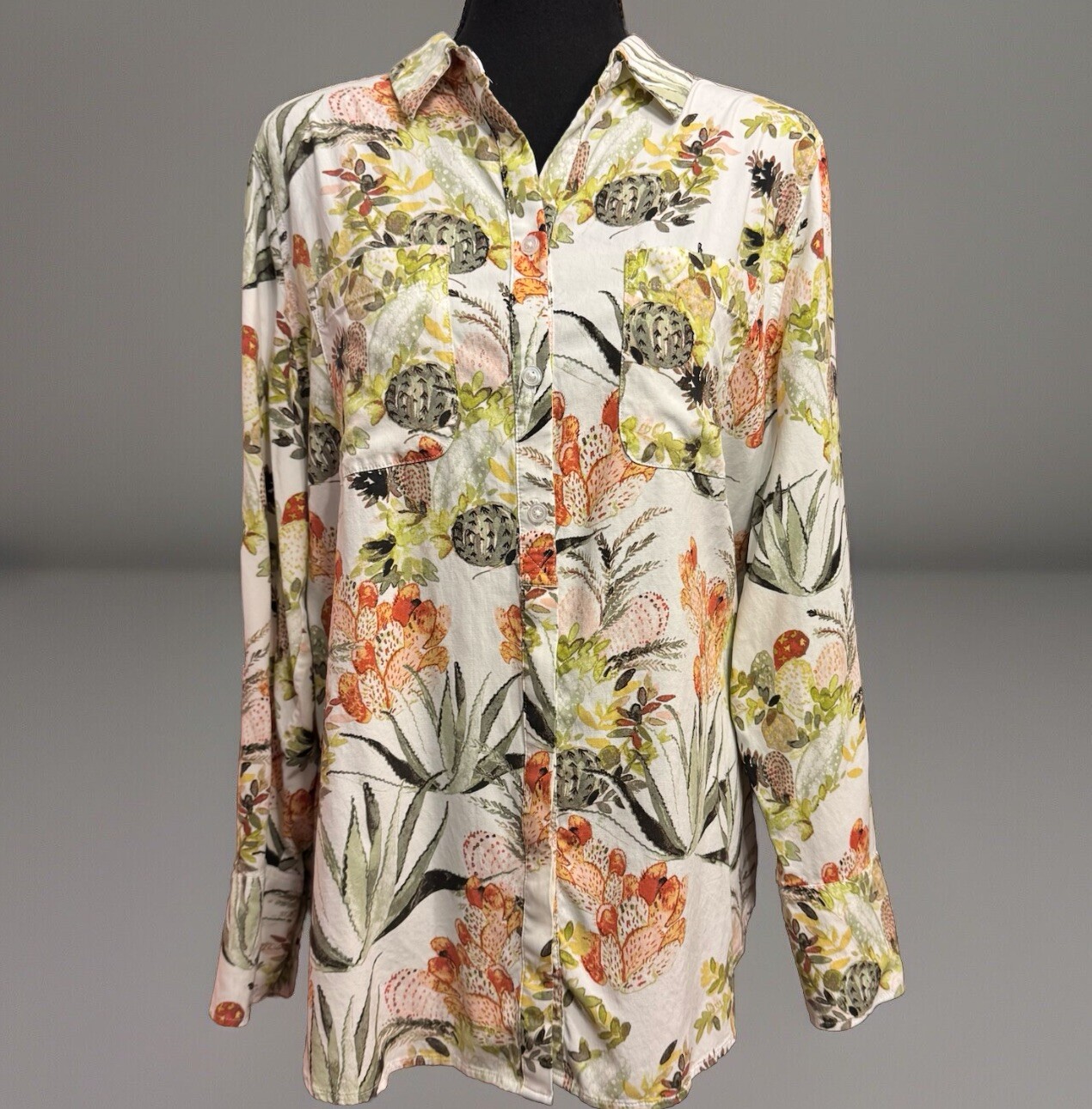 Chicos Size 8/10 Womens Cactus Print Button Up Blouse Flowy Soft Top