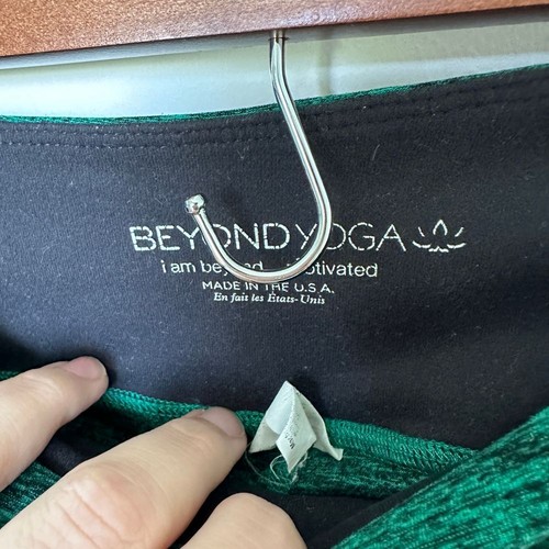 Beyond Yoga Spacedye High Waisted Capri Leggings in Green Size S - Picture 3 of 6