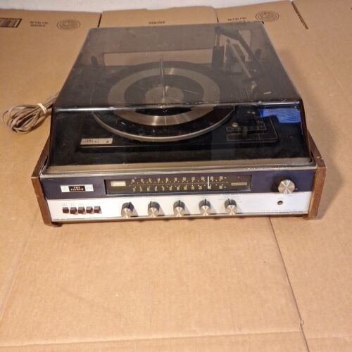 The Fisher 125 Am FM Receiver Turntable Phonograph Record Player Stereo