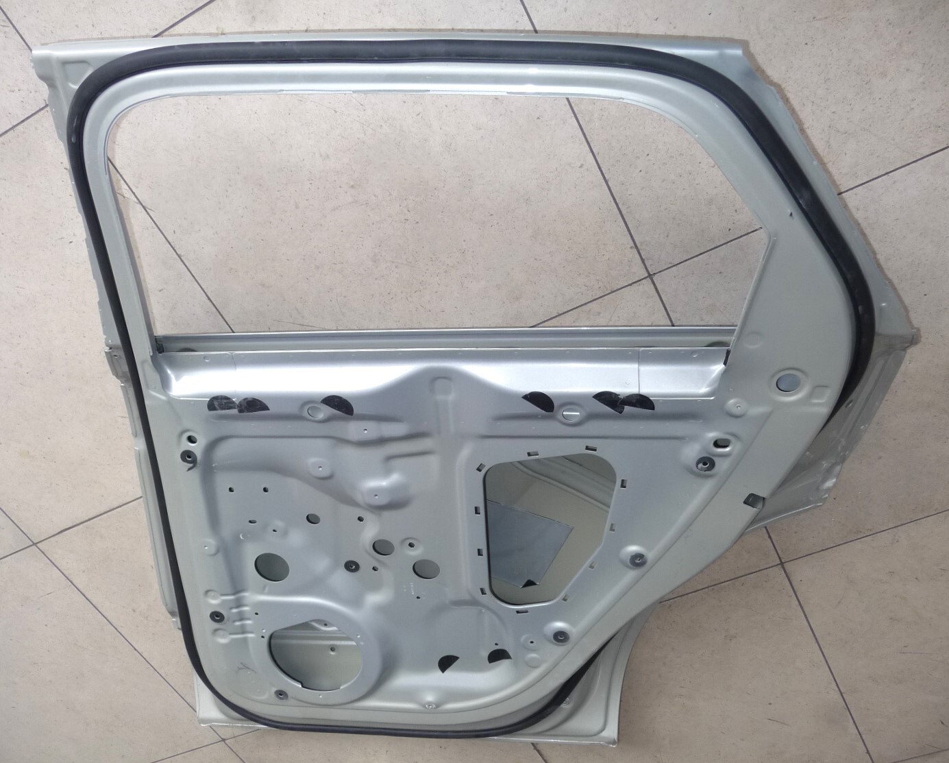 2016 -2020 Bentley Bentayga Right Rear Passenger Door Shell 36A833052A OEM
