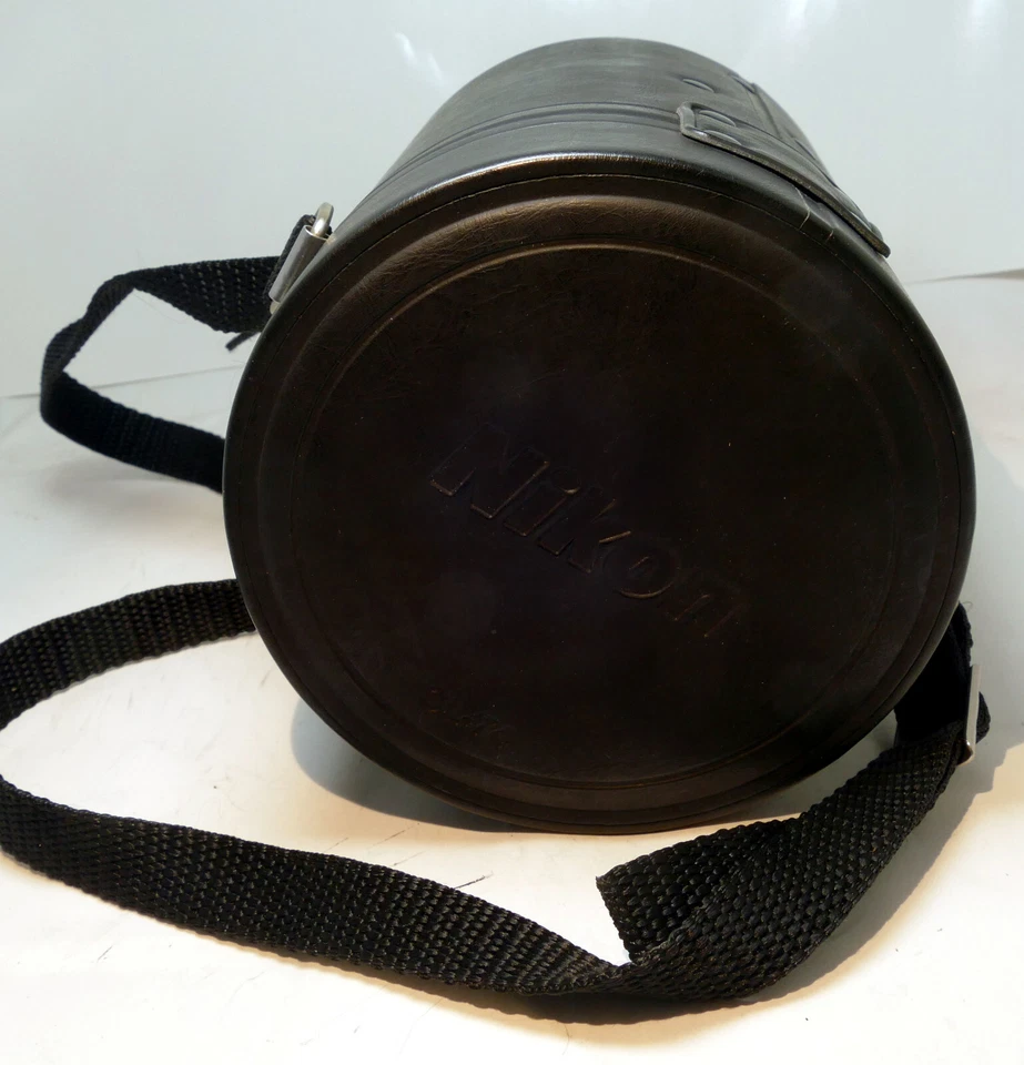 Estuche rígido para lente Nikon CL-74 con correa (para 28-70 mm f2,8D AF-S) 17-35 mm f2,8 ED Foto 2 de 4