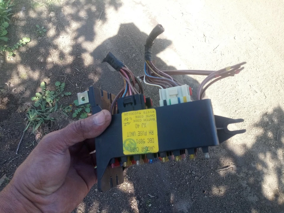 JAGUAR XJ6 CAJA DE FUSIBLES LADO DERECHO PASAJERO 1990 DBC5891 dbc5712 Foto 2 de 4