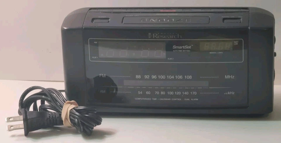 Emerson Research Smart Set Cks2000 Dual Alarm Clock & AM/FM Radio  - Image 3 of 4