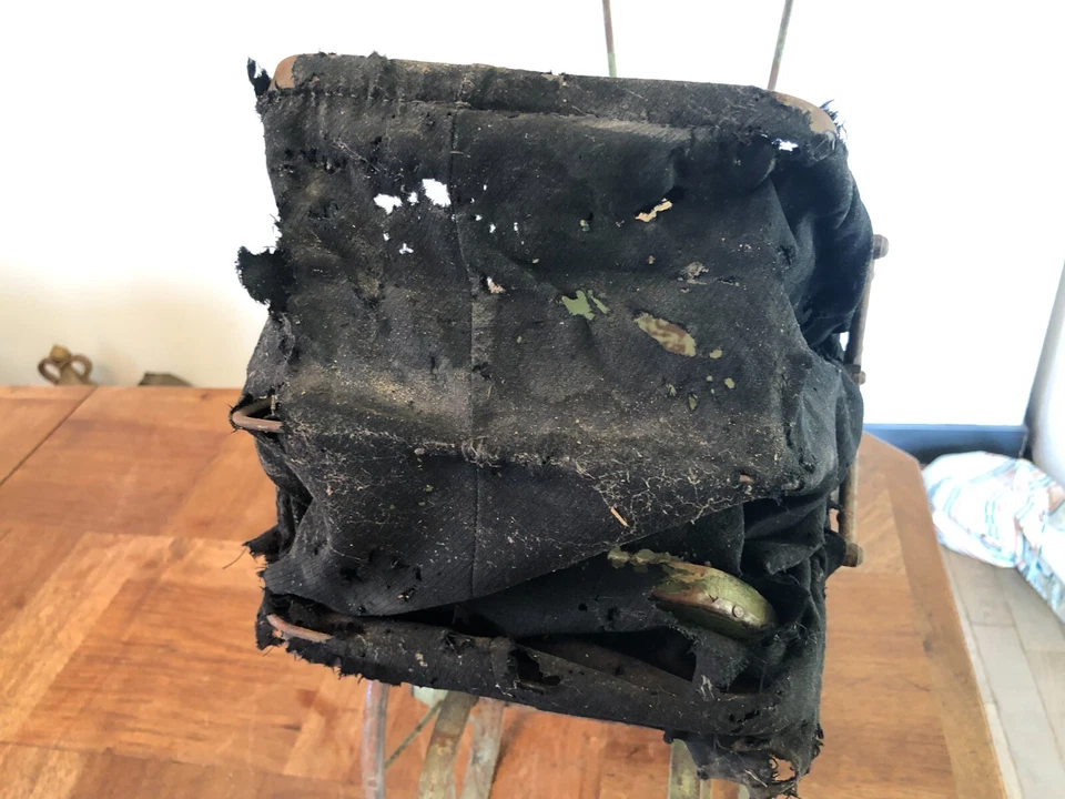 TRÈS ANCIEN PETIT LANDAU POUR POUPÉE EN BOIS CARÉNÉ EN MÉTAL, A RESTAURER - Photo 4/4