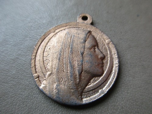 VINTAGE LARGE GOLD TONE FRENCH ART NOUVEAU LADY RELIGIOUS FOB CHARM PENDANT OLD - Picture 4 of 5