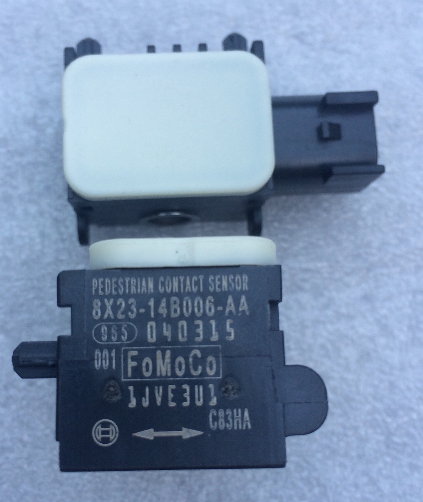 Brand New Genuine Jaguar XJ X351 Pedestrian Contact//Crash Sensors Pair x2