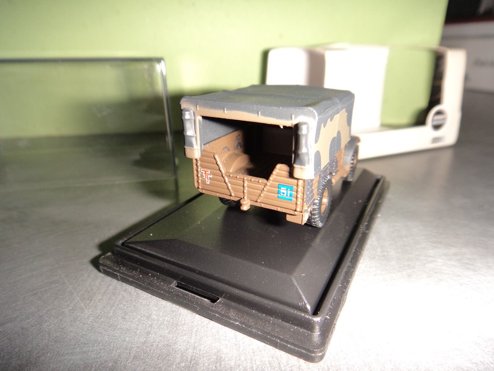 Picture 4 of 6
