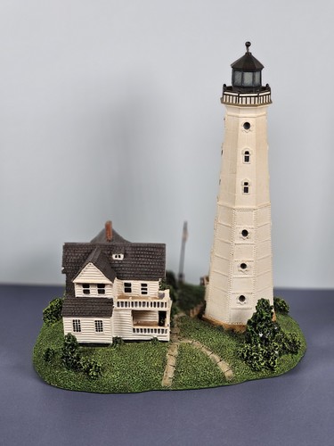 Danbury Mint, North Point Light - Milwaukee, WI, lighthouse figurine, 5.5x6.5" - Picture 3 of 18