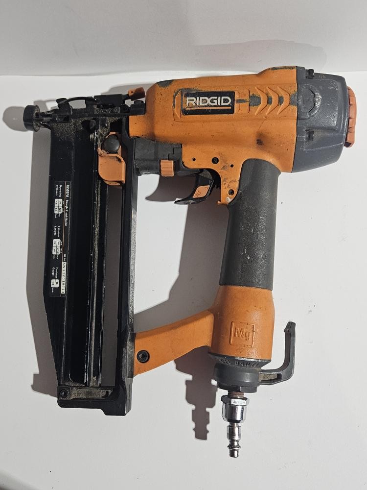 RIDGID 16ga 2-1/2" Finish Nailer R250SFA (RO1051882)