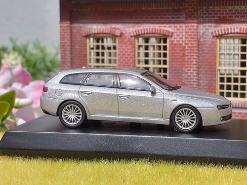 Alfa Romeo / 159 Sportwagon / 1/64 Diecast car / Kyosho - Picture 6 of 22