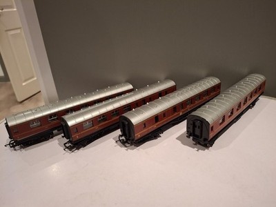 HORNBY SPURWEITE ''OO'' KONVOLUT 4 VERSCHIEDENE LMS WEINROTE PERSONENWAGEN REISEZUGWAGEN
