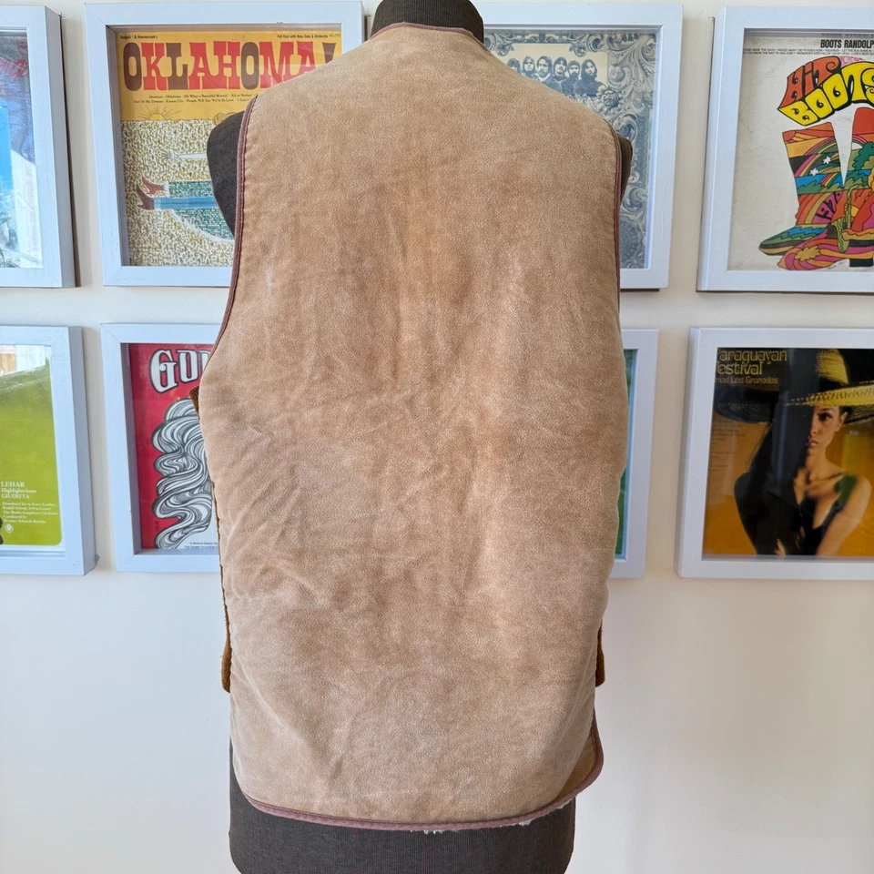 Vintage Canadian Caribou tan suede look sherpa vest zip front Large - Image 2 of 4