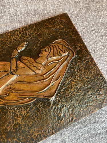 Gehämmertes KUPFERRELIEF geprägter Wandbehang KUNSTPLAKETTE Dame betet beten Gebet - Bild 9 von 12