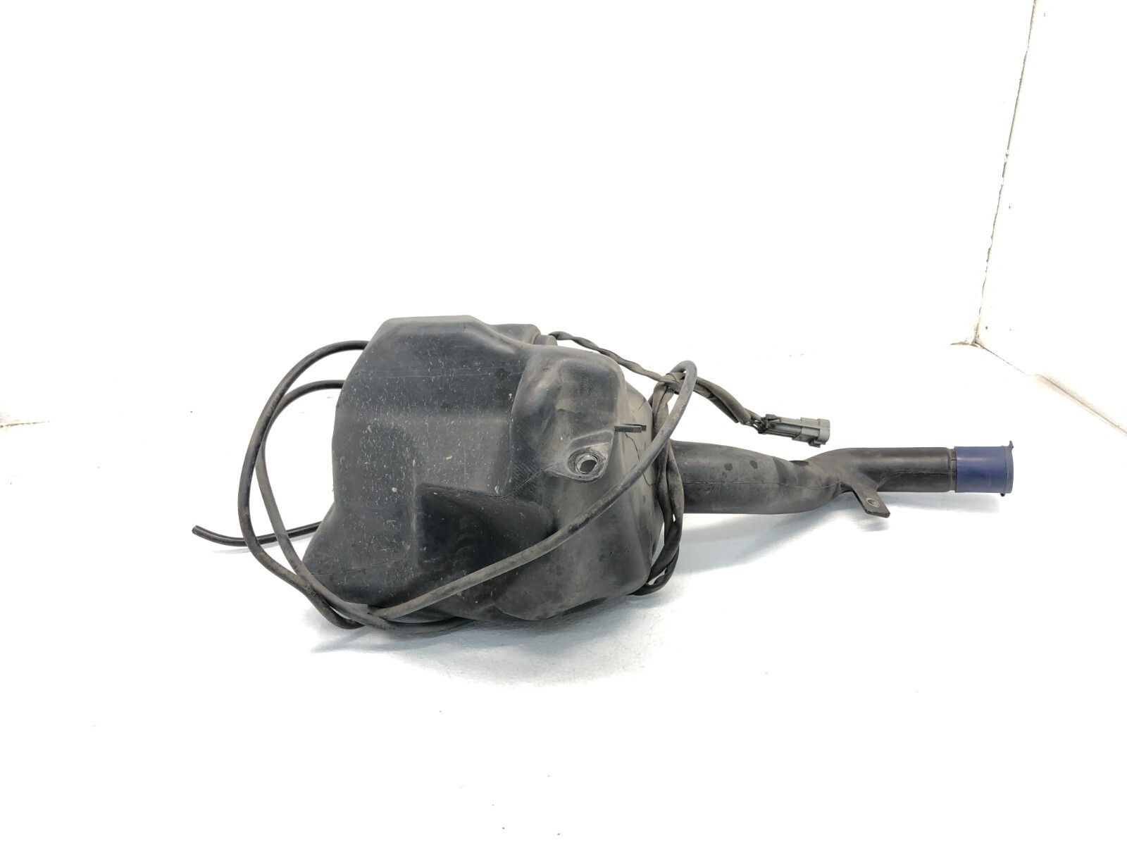 2008-2019 MASERATI GRANTURISMO S M145 LEFT FRONT WINDSHIELD WASHER TANK OEM