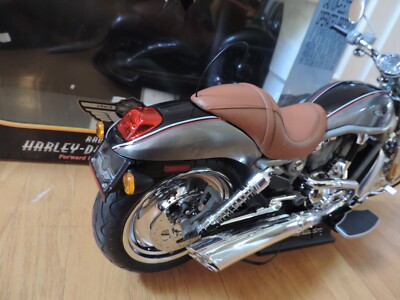 NEW BRIGHT HARLEY DAVIDSON V-ROD 100TH ANNIVERSARY NEW OPEN BOX 28