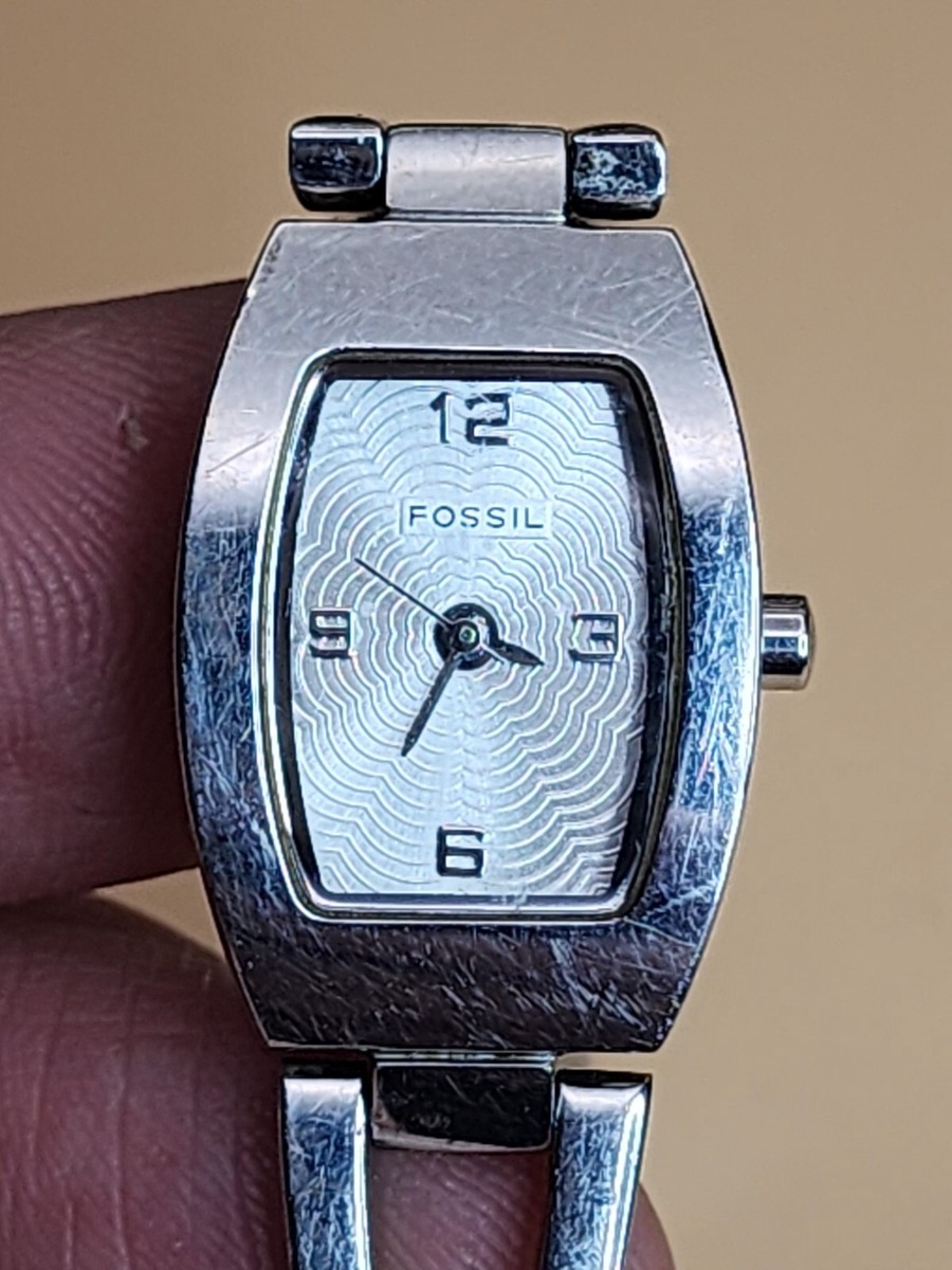 ⭐️HP⭐️VTG▪️FOSSIL▪️f2 Silver Tone Roman Numeral Watch & Collector Tin Extra Link Silver-tone Fossil F2 Women main image 2
