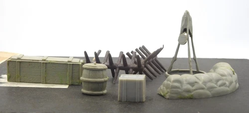 Marx Civil War Accessories, Including Two Spike Fences: 7 Pieces 6 Different