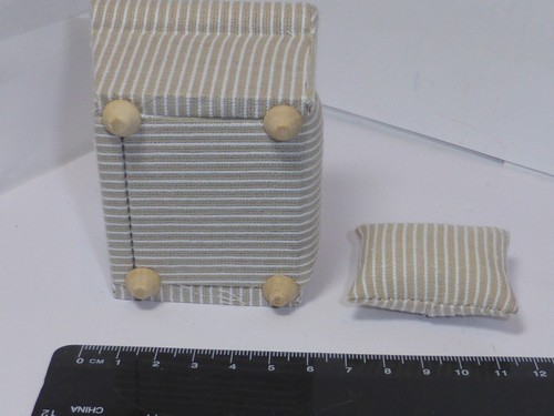 Sillón a escala 1:12 casa de muñecas miniaturas - Imagen 3 de 3