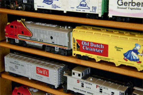 Train Display Case O Scale Walnut Railroad Car Locomotive Collection USA Cabinet - Picture 5 of 9