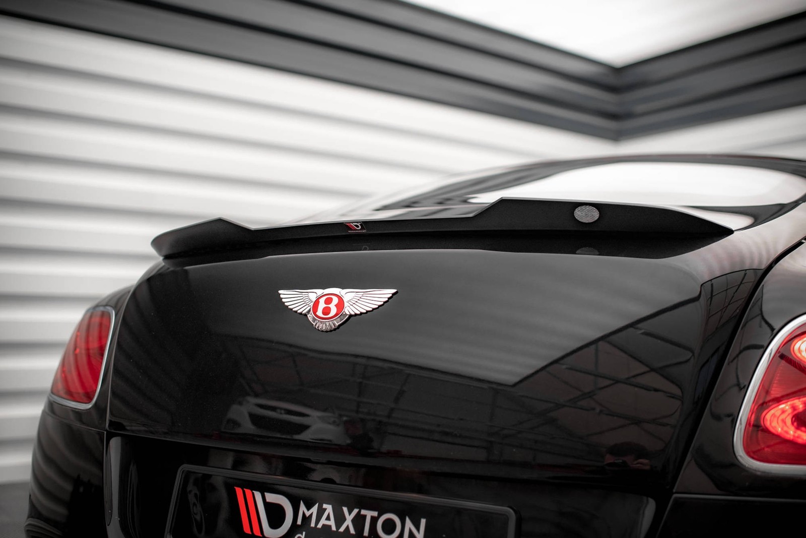 Spoiler Maxton Continental GT V8 S Mk2 noir brillant améliore l'appui aérodynamique arrière