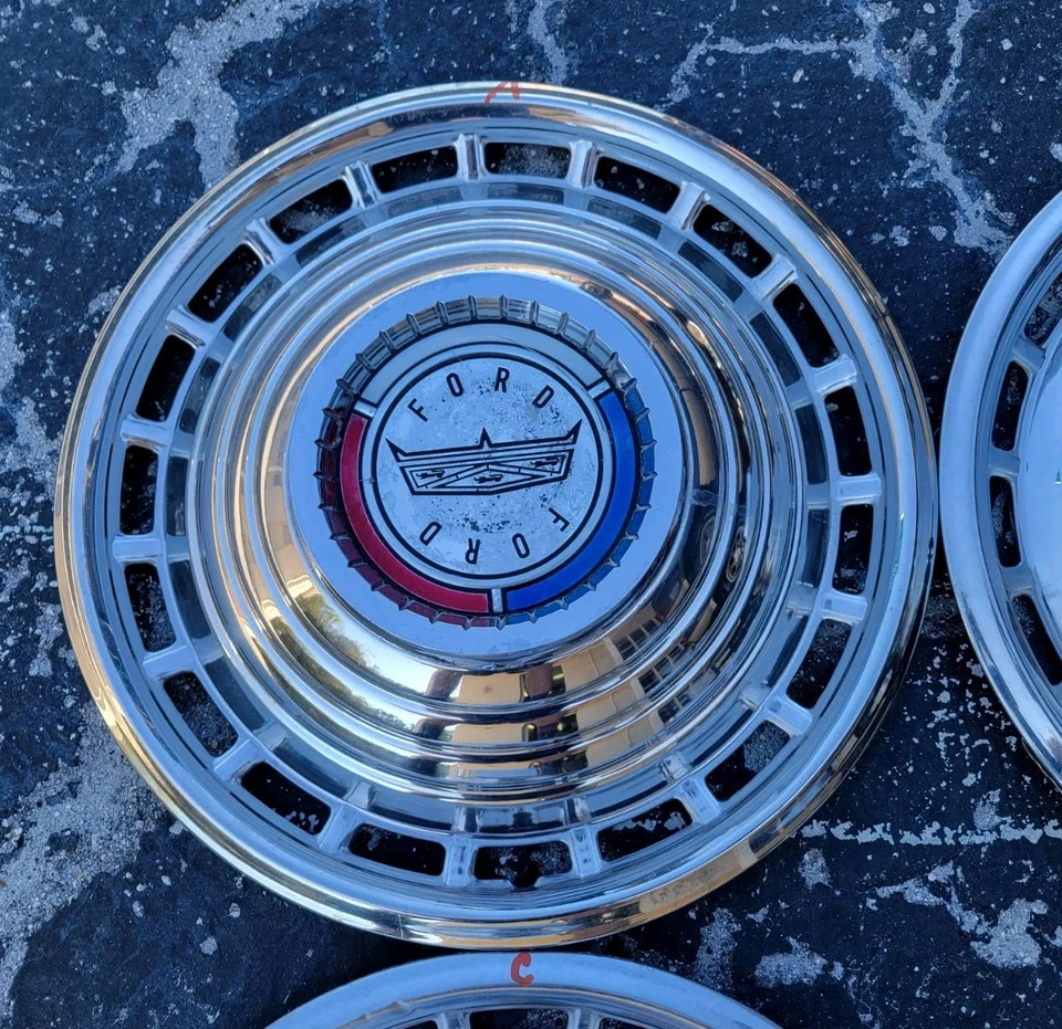 Tapacubos Ford Galaxy 1963 14" (4) usados OEM cubiertas completas en buen estado de conductor Foto 2 de 4