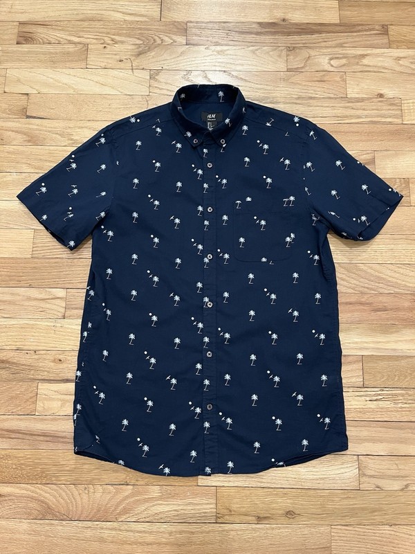 H&M Men’s Short Sleeve Button Down Navy Beach Print Shirt - Small