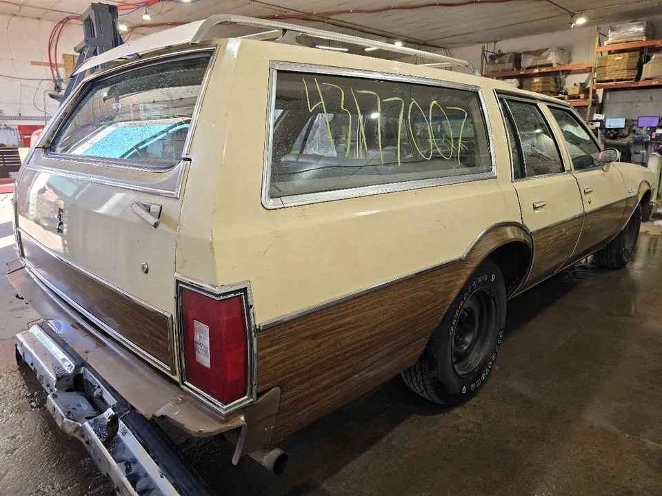 Front Bumper Fits 77-79 OLDSMOBILE 647871 Foto 3 de 4