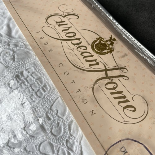 1980s European Home Full Dust Ruffle “Queen Anne” White Crochet 54”x76” Bedding - Picture 7 of 10
