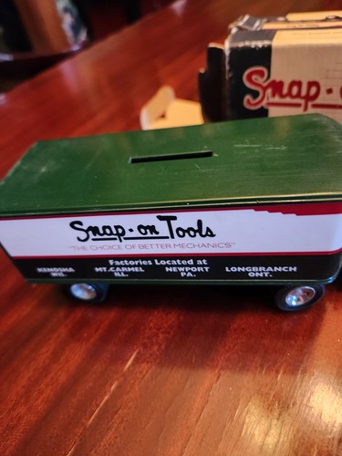 Ertl Limited edition NIB Snap-on-Tools 1949 Diamond T truck bank. - Picture 2 of 7