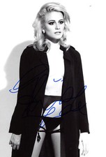Pixie Lott ACTRESS autograph, In-Person signed photo Pixie Lott ACTRESS autograph, In-Person signed photo