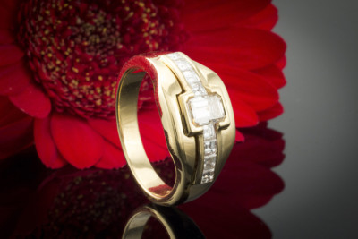 Ring des Abendlichts Emerald Diamant mit Carre Diamanten 750er Gelbgold Schmuck