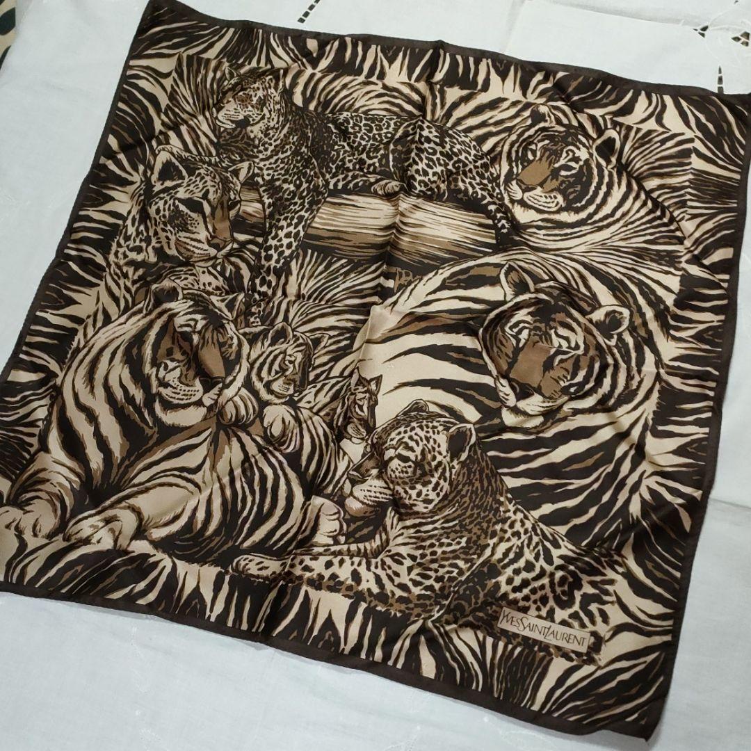 【送料&関税込】Saint Laurent Leopard Print Square Scarf large square leopard scarf in beige and black cashmere etamine