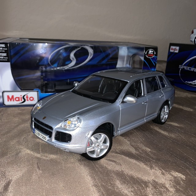 porsche cayenne maisto