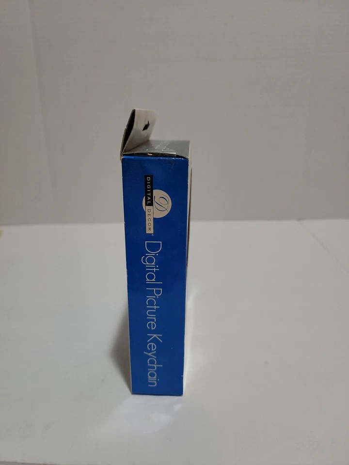 Digital Picture Keychain - 1.8 inch Color LCD Display Red USB Cable Included - Image 3 of 4