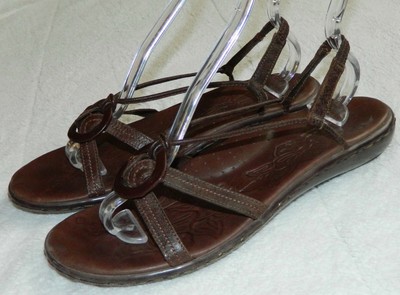 born walking sandals