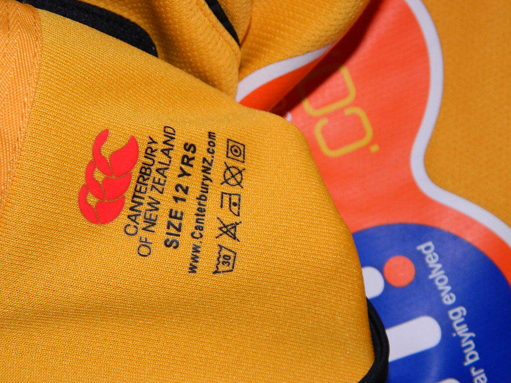4.5/5 Newport-Gwent Dragons boys 12 years rugby union shirt